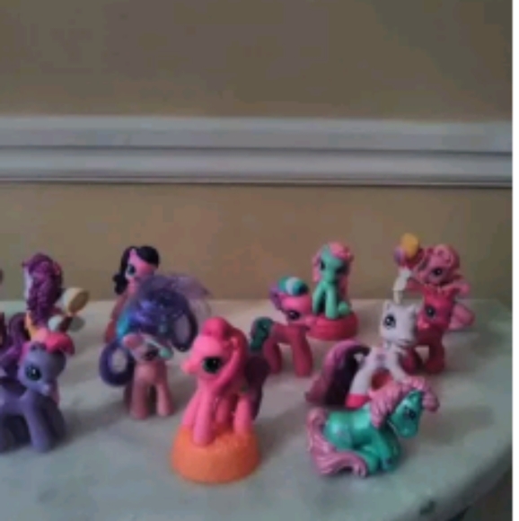 My little pony lot of 14 figurines. Mini - Picture 3 of 3